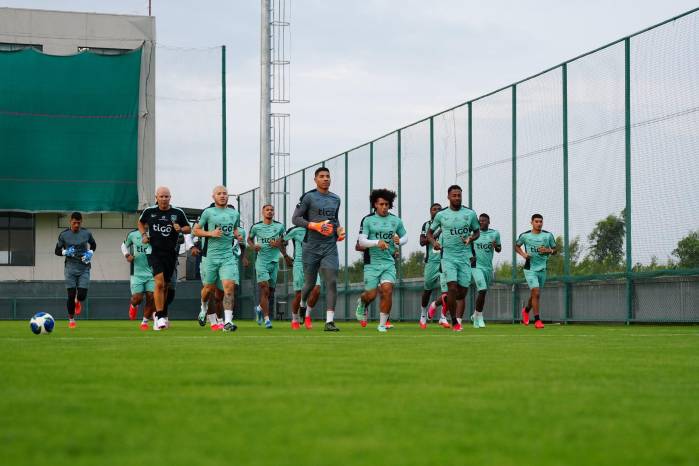 La selección de Panamá durante su primer entrenamiento en grupo en la India.