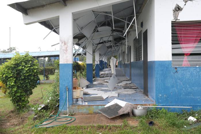 Todos coincidían en agradecer que el terremoto ocurriera de día. Pensaban en lo que pudo pasar si la sacudida los sorprendía mientras dormían, sin tiempo para salir de sus casas.