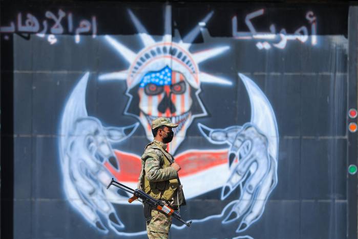 El diplomático subrayó la necesidad de fortalecer la cooperación internacional para avanzar hacia una solución que permita una paz sostenible.