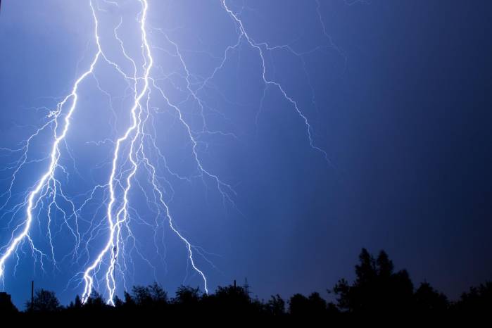 Se prevén aguaceros dispersos con tormentas eléctricas.