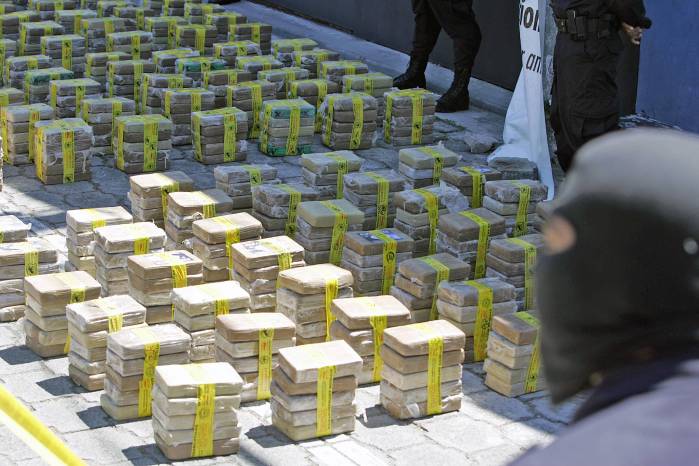 Las tensiones entre los gobiernos de Estados Unidos y Colombia han aumentado a raíz de las cifras reservadas sobre la producción potencial de cocaína en 2024.