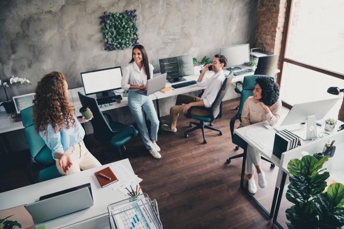 Para cambiar esta situación, las instituciones educativas podrían incorporar con mayor fuerza experiencias prácticas relacionadas con el emprendimiento.