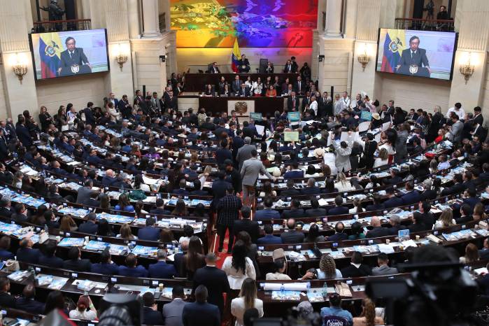Honorio Henríquez, del Centro Democrático, fue elegido presidente del Senado tras imponerse sobre Alfredo Deluque, candidato respaldado por Abelardo de La Espriella.
