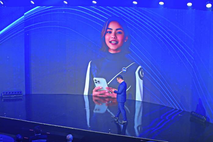 A.N.D.R.E.A., la primera asistente virtual de la banca panameña, ahora con rostro humano.