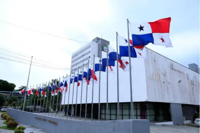 La agenda legislativa de este jueves incluyó la discusión de los traslados de partidas por 101 millones 187 mil 603 dólares.