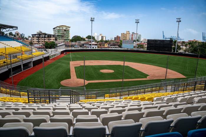 Luego de 9 años de abandono el estadio Roberto Mariano Bula fue inaugurado.