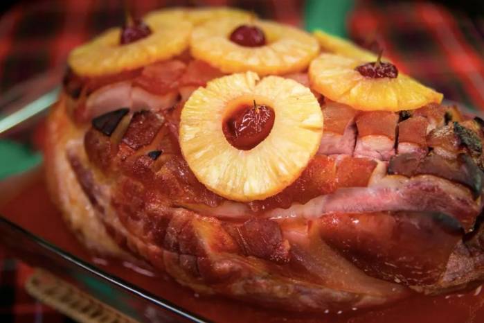 Autoridades de salud advirtieron sobre los riesgos de consumir alimentos recalentados varias veces, una práctica común durante las fiestas de Navidad y fin de año.