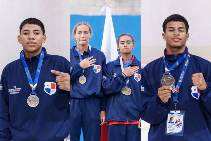 Los atletas panameños posando con sus medallas desde Honduras.