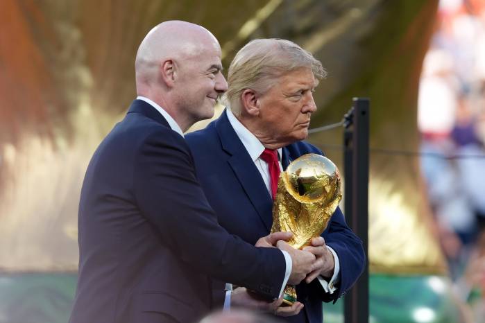 El presidente de la FIFA, Gianni Infantino (izq.) y el presidente de Estados Unidos, Donald Trump.