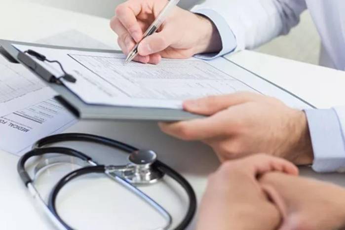 La posición de Comenenal se conoce el mismo día en que Mulino dijo que su administración prepara cambios para facilitar que médicos formados en el extranjero puedan ejercer en Panamá.