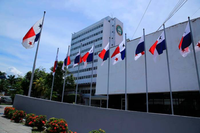 Se cuestiona la transparencia en la falta de publicidad de los pagos de los suplentes en la web de la Asamblea Nacional.