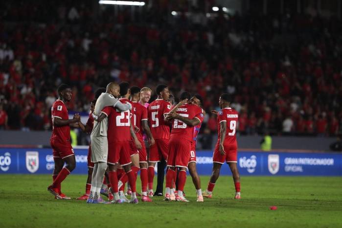 La selección de Panamá celebrando el triunfo frente a Nicaragua en el estadio Rommel Fernández.