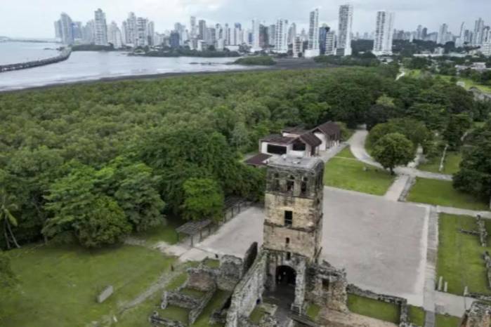 Las ruinas de Panamá la Vieja conservan la memoria del origen de la capital y de una historia urbana marcada por profundas transformaciones sociales.