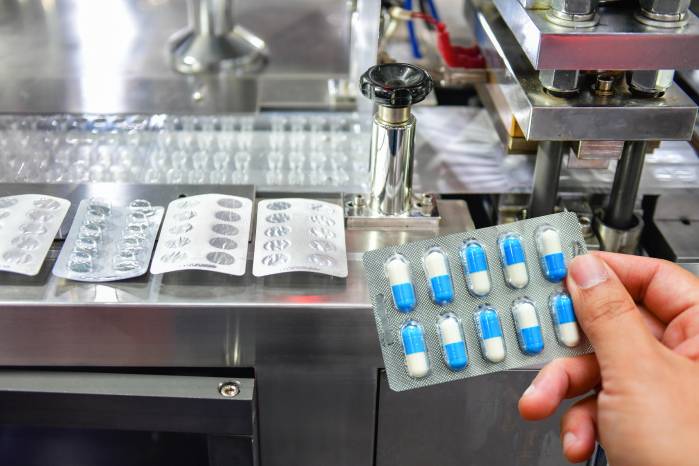Especialistas destacan el impacto económico de los biosimilares en el mercado farmacéutico.