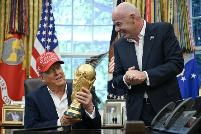 El presidente de los Estados Unidos, Donald Trump (izq.) y el presidente de la FIFA, Gianni Infantino.
