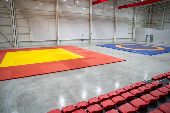 El edificio polideportivo del CAR, cuenta con un centro especializado en gimnasia y combate.