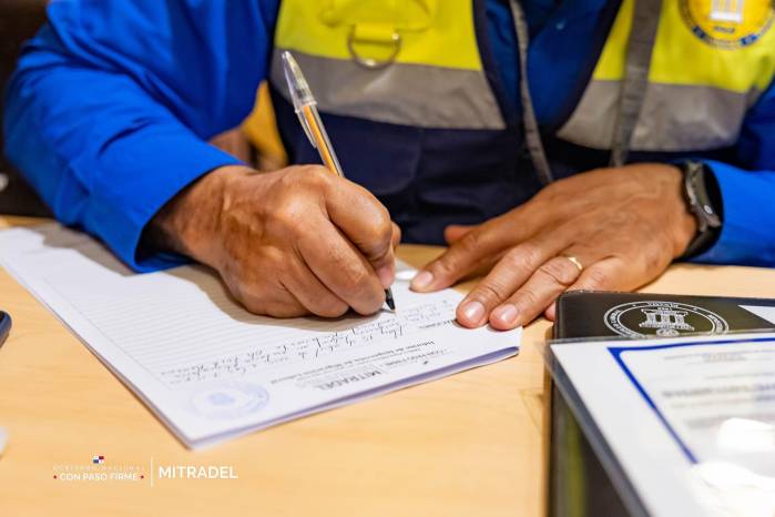 Los extranjeros sin permiso laboraban en especialmente salas de belleza, donde fueron encontrados 22 mujeres y un hombre.