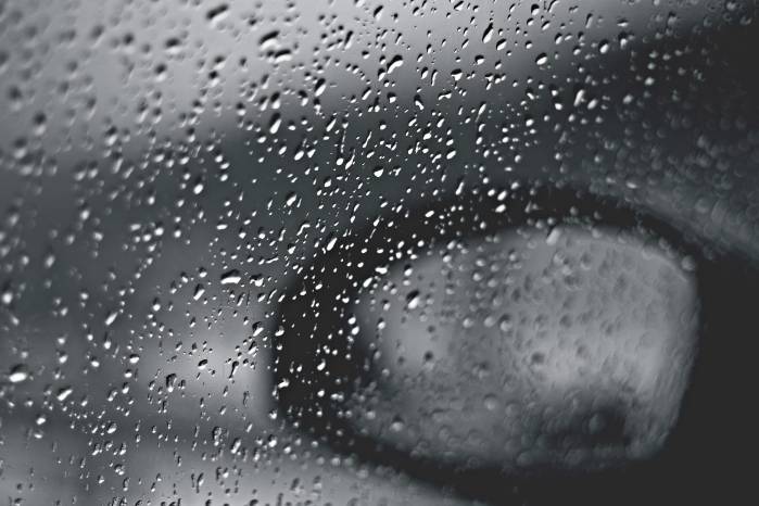 Durante la madrugada se registraron lluvias con tormentas eléctricas en sectores marítimos.