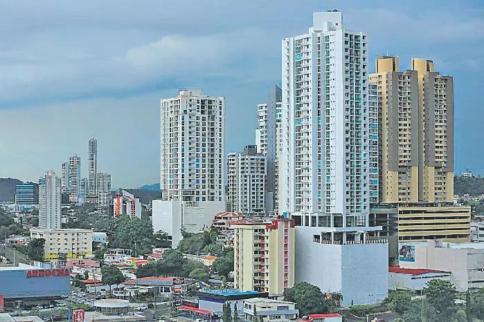 El diputado Neftalí Zamora impulsa un proyecto de ley para regular Airbnb en Panamá, buscando seguridad jurídica para los anfitriones y mayores ingresos fiscales para el Estado.