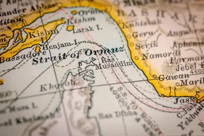 El estrecho de Ormuz concentra el tránsito de petróleo, gas y fertilizantes clave para la producción agrícola mundial, lo que amplifica el impacto de su cierre.
