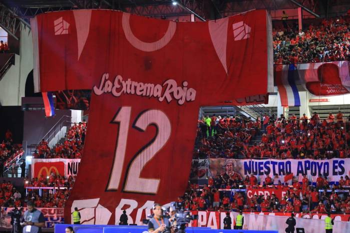 La extrema roja es uno de los principales símbolo de la fanáticada panameña que sigue fielmente a la Selección Mayor.