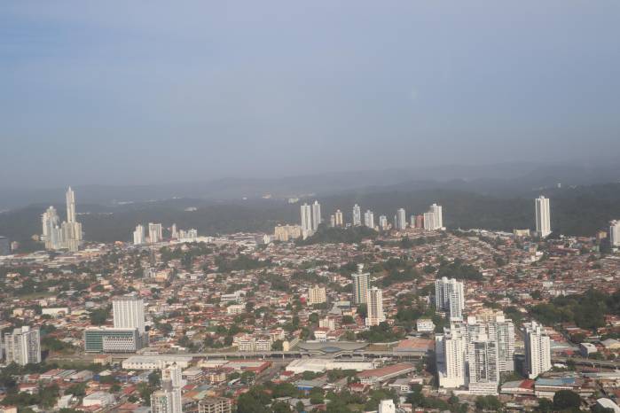 La construcción de edificaciones en Panamá está regulada por el Reglamento Estructural Panameño (REP), el cual tuvo su primera edición en 1984. El reglamento ha pasado de valores referenciales de California para estimar el riesgo sísmico al uso obligatorio de datos locales a partir de 2004.