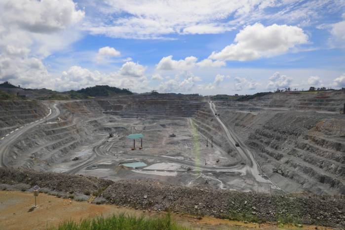 La manía de mezclar minería con religión