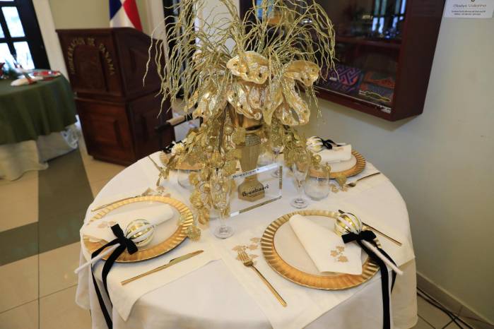 La casa Hélene Breebaart y está inspirada en el modelo Cocoon, un diseño que pertenece a la Colección SS 2025.