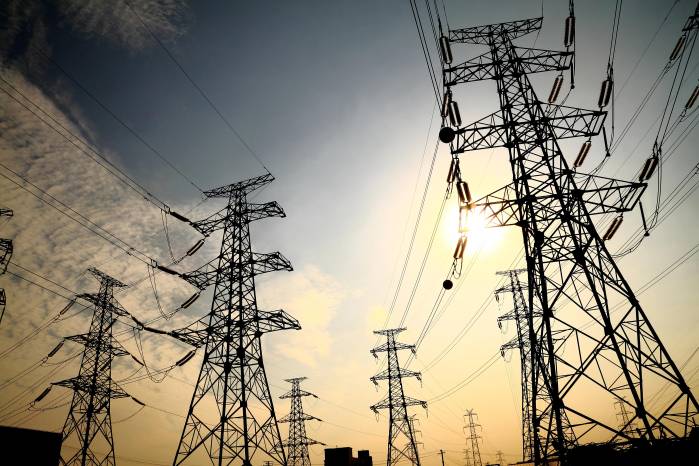 Según un reporte del EOR a las 2:58 p.m. del 25 de mayo de 2026, el sistema eléctrico de Panamá registraba una exportación de 200 MW hacia Centroamérica cuando ocurrió la súbita pérdida de carga que provocó el aislamiento del país de la red regional.