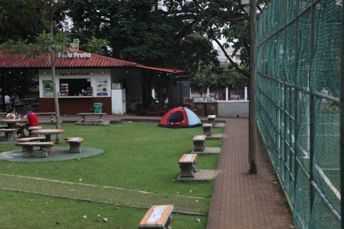 La noche en que el miedo a las réplicas sacó a las familias de sus casas