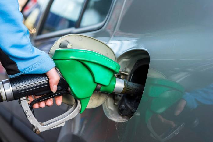 El subsidio cubrirá gasolina de 91 y 95 octanos y diésel, beneficiando en su primera fase a unos 45.000 vehículos del transporte selectivo y colectivo.