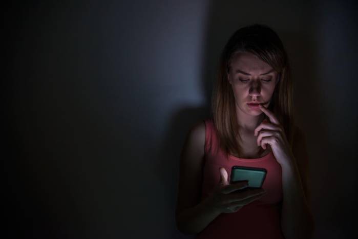 La investigación alerta sobre prácticas de control que pueden derivar en abuso digital.