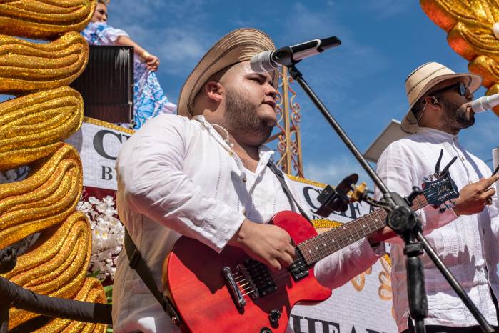 El jolgorio como empresa comercial