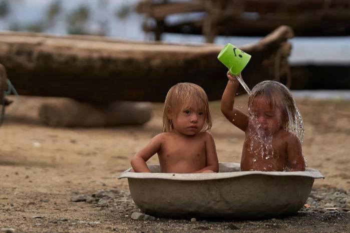 Mientras nueve de cada diez niños viven en pobreza en las comarcas, Panamá destina al gasto social la mitad del promedio de América Latina.