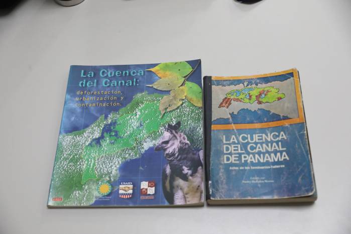 El investigador ha plasmado sus conocimientos en textos.