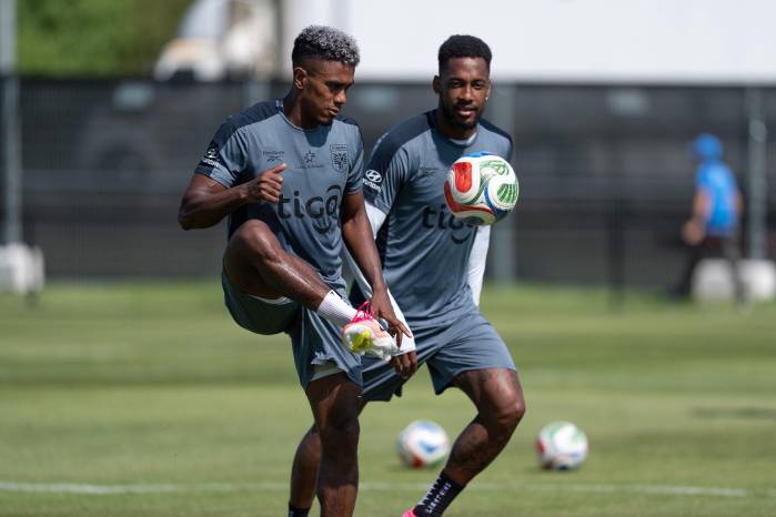 Édgar Bárcenas durante un entrenamiento con la selección de Panamá previo al Mundial 2026.