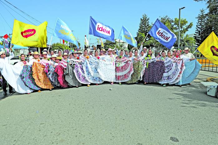 Nestlé celebra la cultura panameña en el Desfile de las Mil Polleras