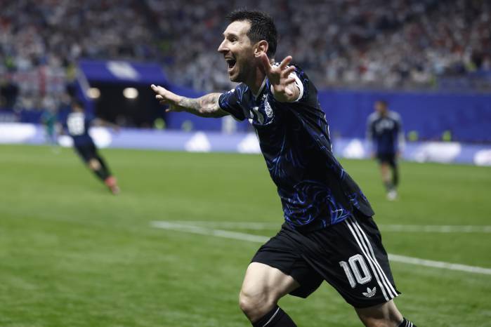 El futbolista argentino Lionel Messi celebra un gol anotado por su equipo este miércoles, en el partido de semifinales del Mundial 2026 disputado contra Inglaterra.
