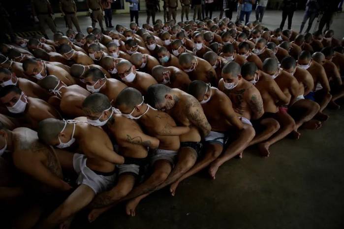 El Salvador evaluará a detenidos por colaboración con pandillas