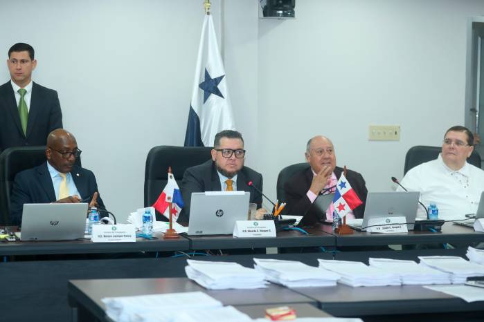 Durante la sustentación presupuestaria también surgieron preguntas sobre el mecanismo de compra de los vehículos.