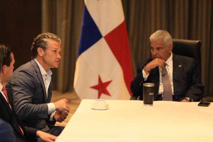 José Raúl Mulino, presidente de la República de Panamá en reunión con el secretario de Defensa de Estados Unidos, Pete Hegseth.