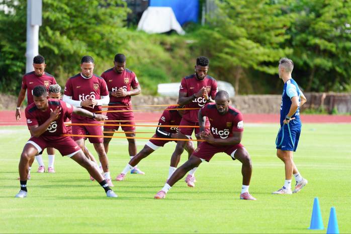Jugadores de la selección de Panamá durante un entrenamiento en el nuevo Centro de Alto Rendimiento de Pandeportes ubicado en Juan Díaz.