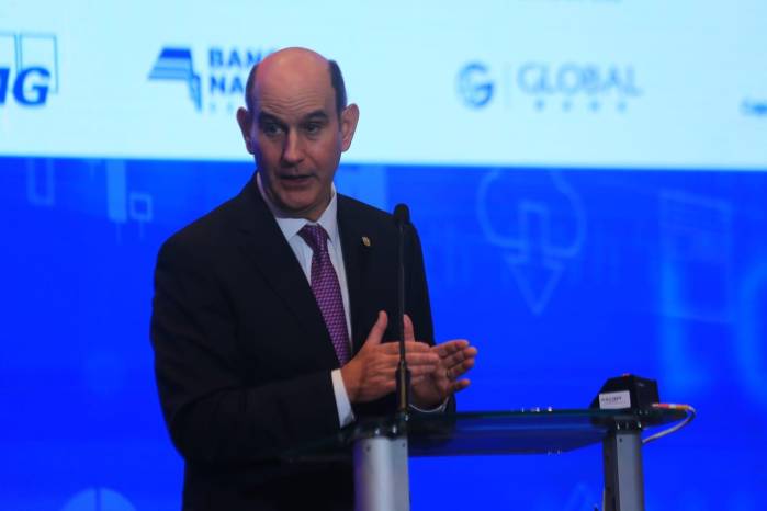 ¡La engañifa de pagar deuda con más deuda!