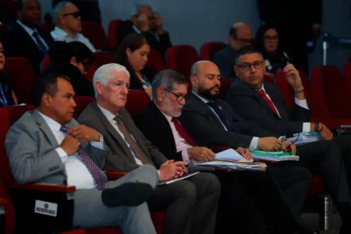 El sector privado cuestiona la rapidez del primer debate y advierte que las reglas electorales deben construirse con mayor deliberación.