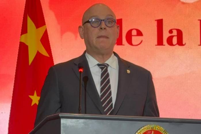 El funcionario también hizo referencia al proceso de transformación económica de China, iniciando con mayor fuerza tras la política de reforma y apertura adoptada en 1978.