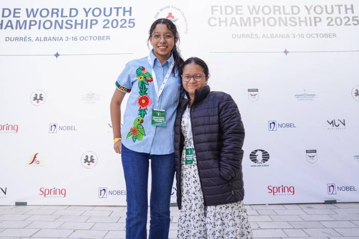 Las jóvenes Ashley Castillo y Mariana Lobo