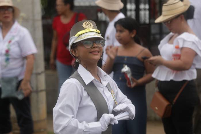 Estudiantes de varios colegios dijeron presente al desfile.