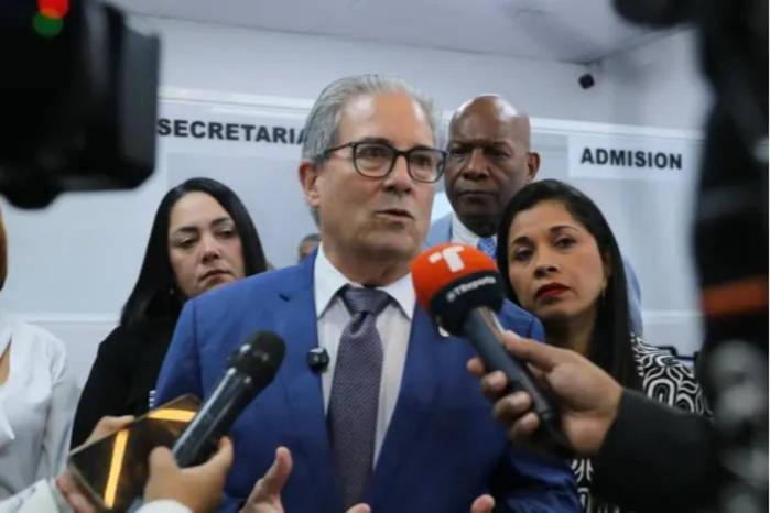El ministro cuestionó que instalaciones sanitarias que requieren recursos para su equipamiento sean objeto de robos y hechos de violencia.