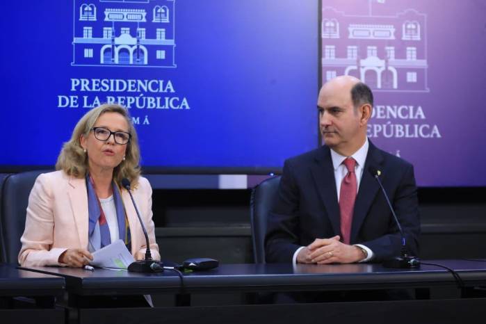 Nadia Calviño y Felipe Chapman