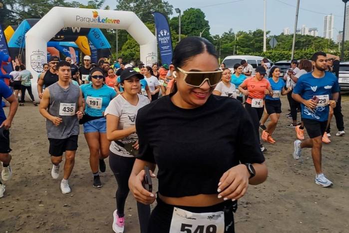 La jornada inició a las 6:00 de la mañana con dos recorridos de 5 y 1 kilómetro, en los que participaron niños, jóvenes, adultos